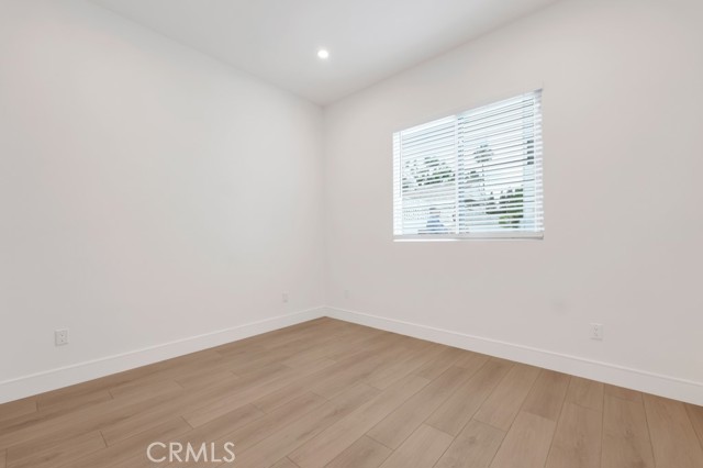 Detail Gallery Image 17 of 22 For 16514 San Fernando Mission Blvd, Granada Hills,  CA 91344 - 3 Beds | 2/1 Baths