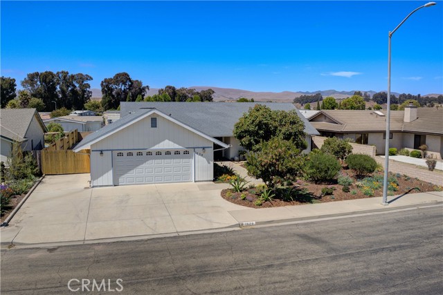 1629 Hillsboro Drive, Santa Maria CA: https://media.crmls.org/medias/1285c037-a623-45a9-97de-31f33fc673d6.jpg