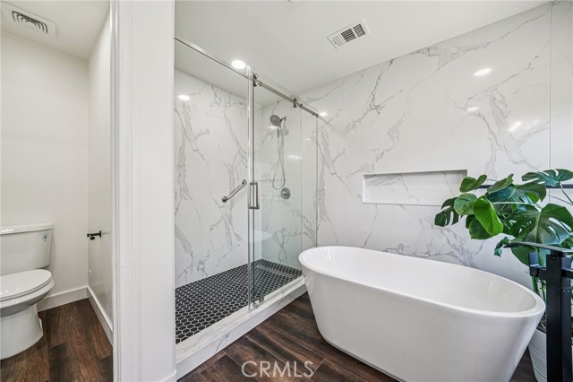 Detail Gallery Image 6 of 26 For 6658 Bright Gem Ct, Corona,  CA 92880 - 5 Beds | 3 Baths