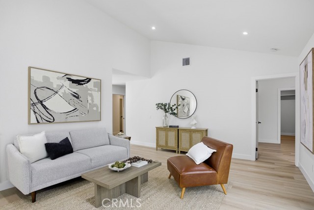 Detail Gallery Image 5 of 52 For 1069 Belleza St, Camarillo,  CA 93012 - 2 Beds | 2 Baths