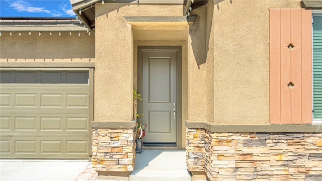Detail Gallery Image 1 of 40 For 12454 Pinos Verde Ln, Victorville,  CA 92392 - 4 Beds | 2 Baths
