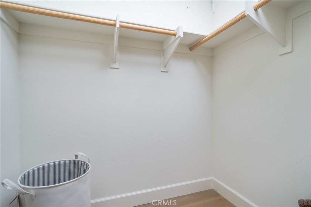 https://media.crmls.org/medias/12889999-47c4-4c9e-90bd-ebd692af6c6f.jpg?preset=X-Large