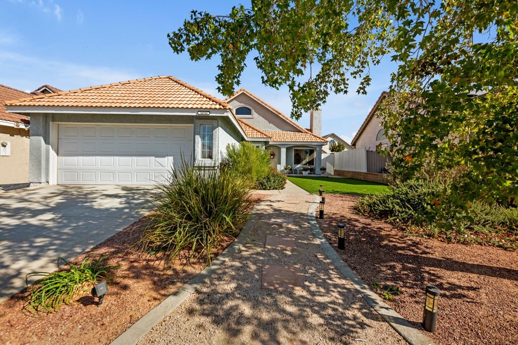 Detail Gallery Image 1 of 34 For 36916 Regency Pl, Palmdale,  CA 93552 - 3 Beds | 2 Baths