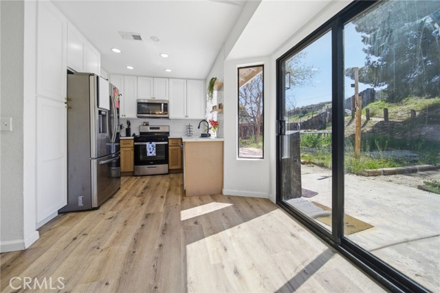 Detail Gallery Image 19 of 46 For 130 Mountainside Dr, Palmdale,  CA 93550 - 3 Beds | 2 Baths