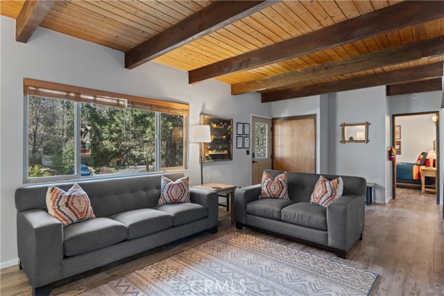 Detail Gallery Image 11 of 42 For 42646 Constellation Dr, Big Bear Lake,  CA 92315 - 4 Beds | 2 Baths