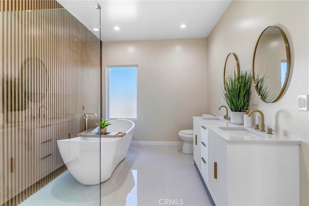 https://media.crmls.org/medias/128b44ee-73ae-49c0-919d-5f43c95cd588.jpg?preset=X-Large