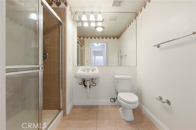 Detail Gallery Image 14 of 26 For 17888 Alburtis Ave #B117,  Artesia,  CA 90701 - 2 Beds | 2 Baths