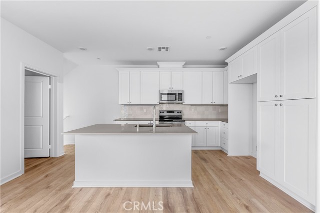 9423 1/2 N. Sepulveda Blvd., North Hills CA: https://media.crmls.org/medias/128c0f59-bfdf-4ddc-8d23-3a9abfd78163.jpg