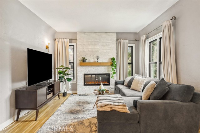 1812 Las Flores Drive, Los Angeles CA: https://media.crmls.org/medias/128c3c5e-681e-4a60-b492-2e7904815a7c.jpg