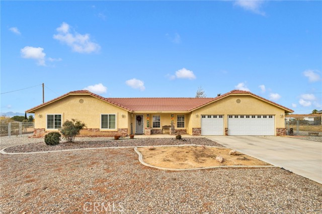 Detail Gallery Image 2 of 39 For 15888 Saint Timothy, Apple Valley,  CA 92307 - 4 Beds | 2 Baths