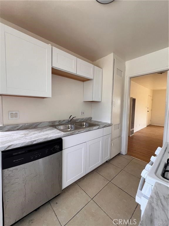 Detail Gallery Image 1 of 9 For 5951 Matilija Ave #1/2,  Valley Glen,  CA 91401 - 1 Beds | 1 Baths