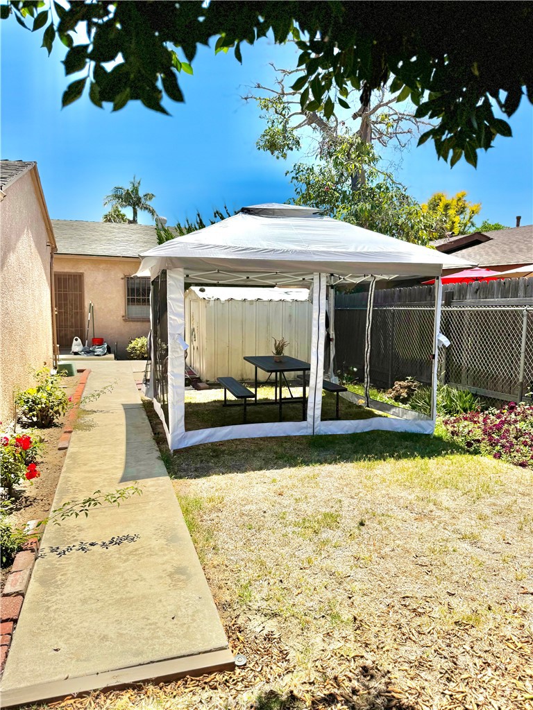 https://media.crmls.org/medias/128dcfee-11fa-429a-b75f-9b2e0187a2f7.jpg?preset=X-Large