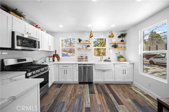 Detail Gallery Image 7 of 22 For 27584 Weirwood Dr, Lake Arrowhead,  CA 92326 - 2 Beds | 1 Baths