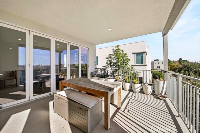 335 Magnet, Irvine CA: https://media.crmls.org/medias/128eafb1-428e-4eab-9023-701005870b90.jpg