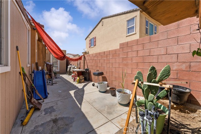 Detail Gallery Image 32 of 34 For 4803 Hawk Ridge Ave, Fontana,  CA 92336 - 4 Beds | 3/1 Baths