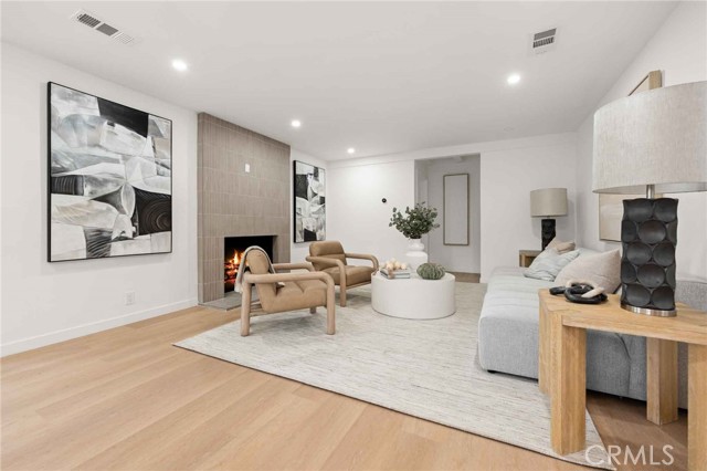 3170 Corinth Avenue, Los Angeles CA: https://media.crmls.org/medias/1290027c-3b0a-4fc1-a84f-6de958ec348a.jpg
