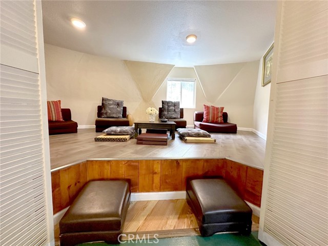 Detail Gallery Image 10 of 42 For 24998 Jewel, Crestline,  CA 92325 - 4 Beds | 3 Baths