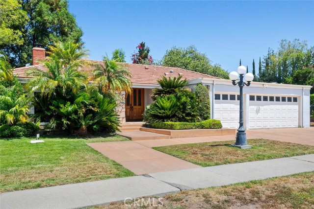 20451 Bermuda Street, Chatsworth CA: https://media.crmls.org/medias/12920e3d-e50a-4adc-b11b-175ebe8e0b5b.jpg