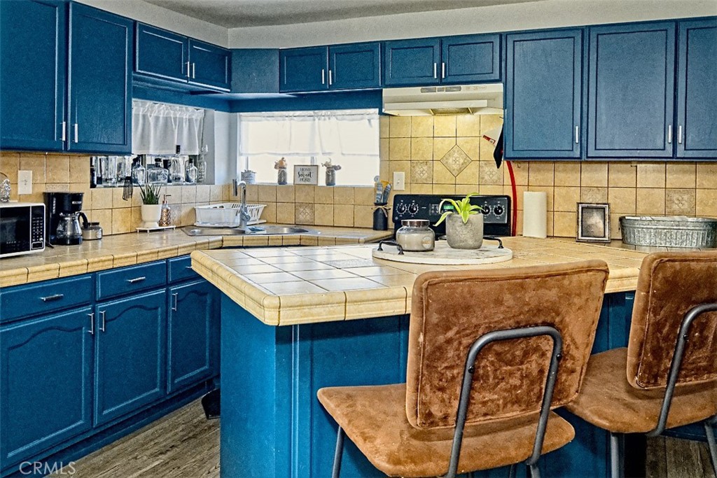 https://media.crmls.org/medias/12922000-2fb3-44fe-824e-1236496d2f6d.jpg?preset=X-Large