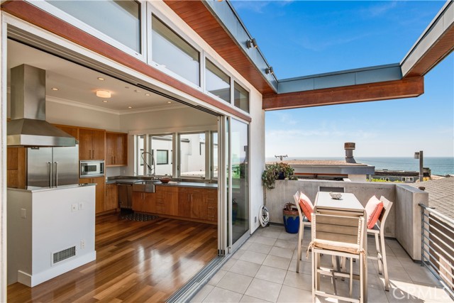 1211 Bayview Drive, Manhattan Beach, California 90266, 4 Bedrooms Bedrooms, ,4 BathroomsBathrooms,Residential,Sold,Bayview,SB21169008