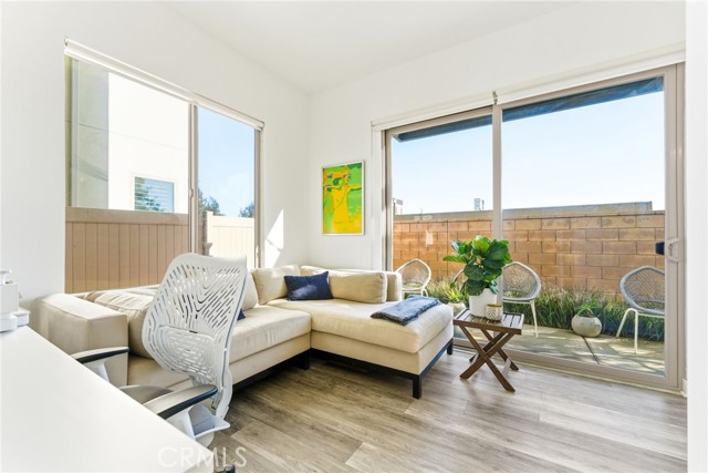 Detail Gallery Image 4 of 35 For 70 Ebb Tide, Newport Beach,  CA 92663 - 3 Beds | 3/1 Baths