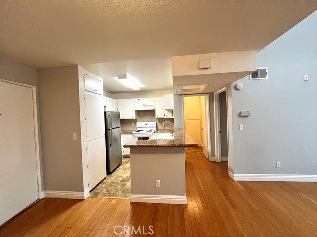 Detail Gallery Image 5 of 13 For 15000 Downey Ave #204,  Paramount,  CA 90723 - 1 Beds | 1 Baths