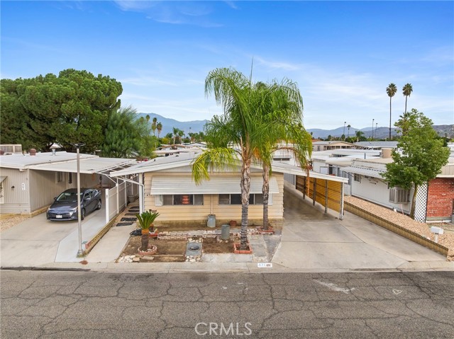 471 Santa Clara Circle, Hemet CA: https://media.crmls.org/medias/129470ed-63b6-47a5-92fb-089e125b6c65.jpg