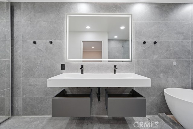 Image 16 of 21 For 6999 Leilani