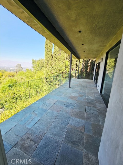 3622 Roberts View Place, Studio City CA: https://media.crmls.org/medias/129555e4-393a-4005-93b9-e80be3357743.jpg