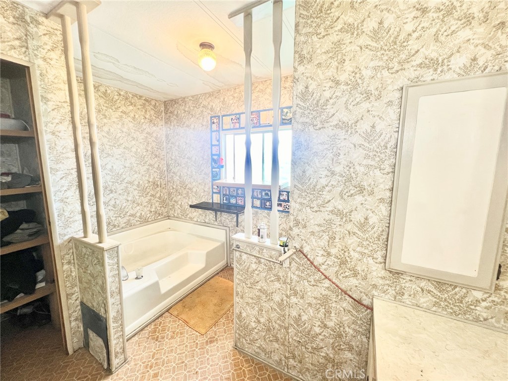 https://media.crmls.org/medias/12963697-1122-4898-b785-f21d41e0fa70.jpg?preset=X-Large