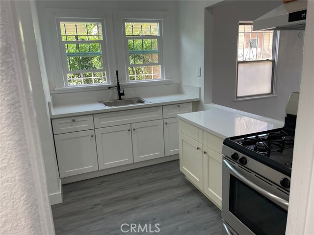 Detail Gallery Image 5 of 20 For 1040 Gardenia Ave, Long Beach,  CA 90813 - 8 Beds | 4 Baths
