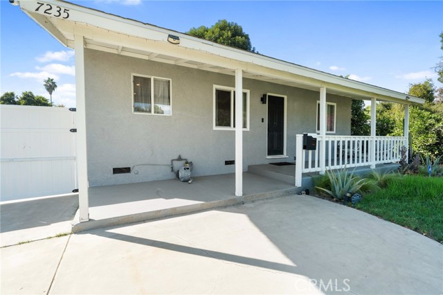 Detail Gallery Image 1 of 39 For 7235 Yarmouth Ave, Reseda,  CA 91335 - 2 Beds | 2 Baths