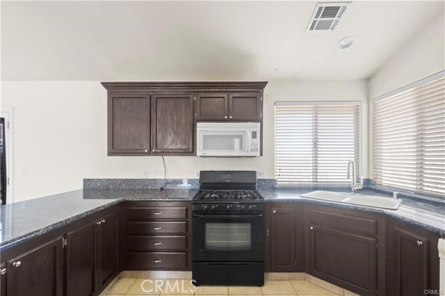 Detail Gallery Image 6 of 22 For 8849 Glade Avenue, California City,  CA 93505 - 3 Beds | 2 Baths