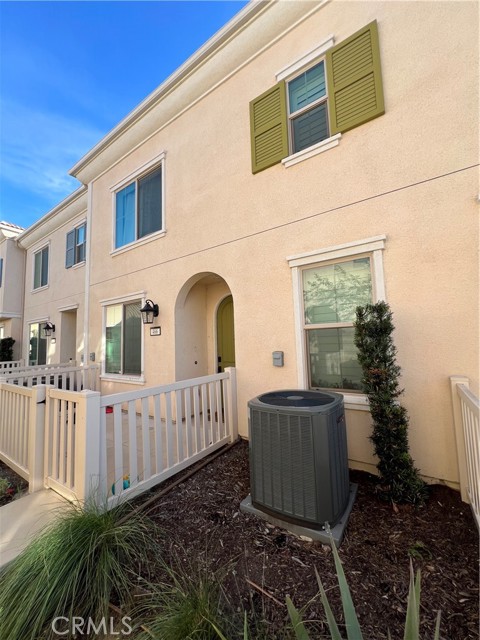 Detail Gallery Image 4 of 4 For 466 N Glenwood, Rialto,  CA 92376 - 2 Beds | 2/1 Baths