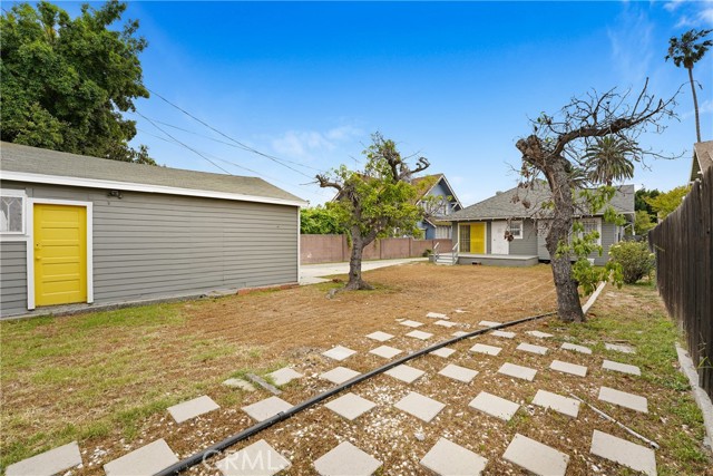 142 S Ardmore Avenue, Los Angeles CA: https://media.crmls.org/medias/1298091e-42b5-4141-9c80-22092597656e.jpg