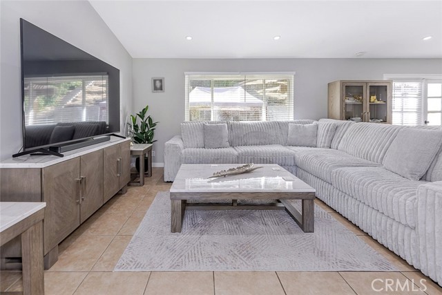 Detail Gallery Image 6 of 44 For 19620 Green Mountain Dr, Newhall,  CA 91321 - 4 Beds | 2 Baths