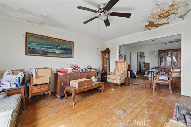 5823 Madden Avenue, Los Angeles CA: https://media.crmls.org/medias/1299e055-7583-4446-81de-89d973f6ba87.jpg