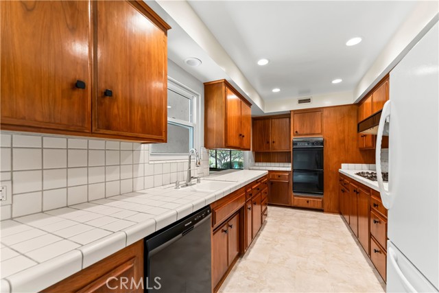 636 S Camino Cerrado, South Pasadena CA: https://media.crmls.org/medias/129a6ce7-2c14-4a3b-a64f-b6c7d97c2f33.jpg