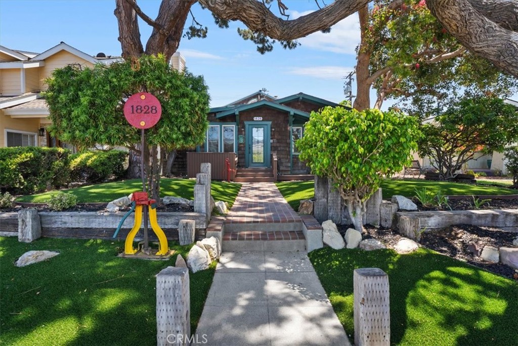 Duplex at 1828 Andreo