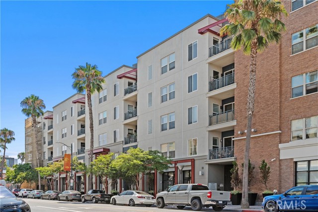 300 E 4th Street, Long Beach CA: https://media.crmls.org/medias/129b8c63-70a9-4832-8c99-5f1e644b5ff8.jpg