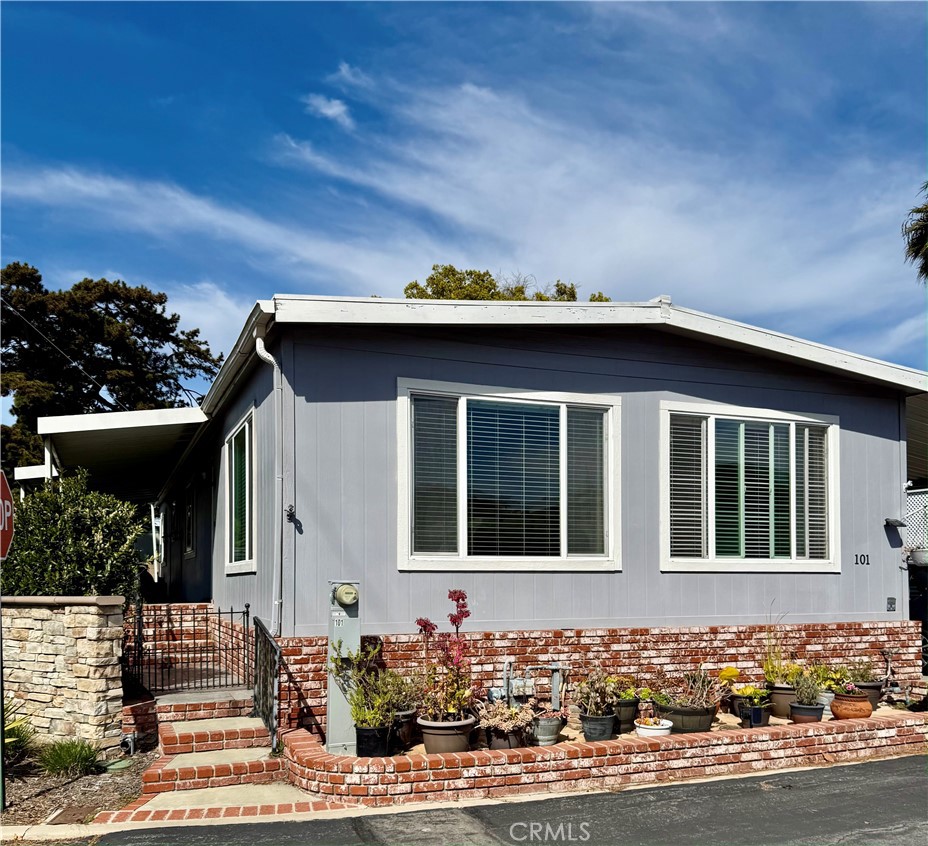 MLS #OC25058824 img 3