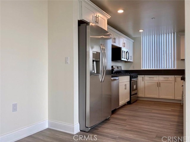 Detail Gallery Image 10 of 25 For 14934 Burbank Bld #301,  Sherman Oaks,  CA 91411 - 3 Beds | 3 Baths