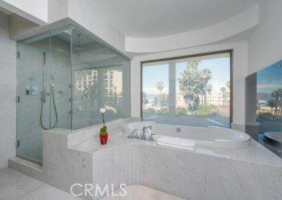 Detail Gallery Image 6 of 13 For 11 Marine Terrace #4,  Santa Monica,  CA 90401 - 3 Beds | 3/1 Baths