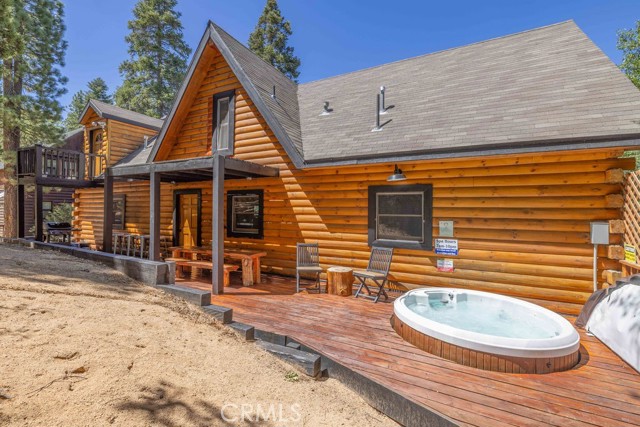 893 Silver Tip Drive, Big Bear CA: https://media.crmls.org/medias/129c47a1-8f2a-4eb1-a9a1-04e8a7af81ad.jpg