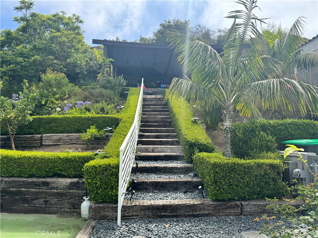 https://media.crmls.org/medias/129d60d0-96ed-4a9a-9a94-333d8332e7d1.jpg?preset=X-Large