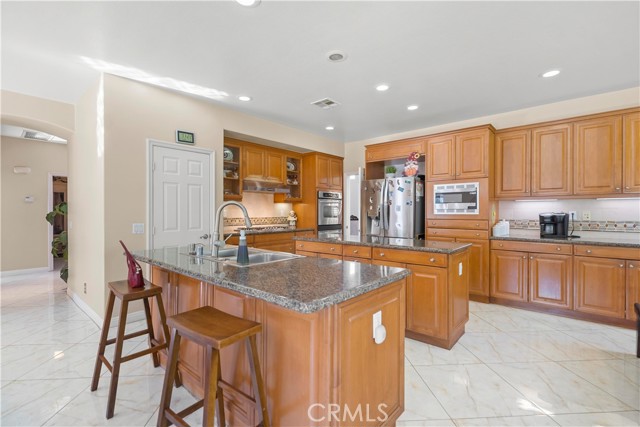 Detail Gallery Image 12 of 57 For 665 Barbre Cir, Corona,  CA 92879 - 4 Beds | 3 Baths