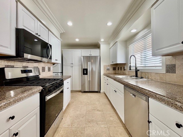 Detail Gallery Image 7 of 28 For 5015 River Ave, Newport Beach,  CA 92663 - 4 Beds | 3 Baths