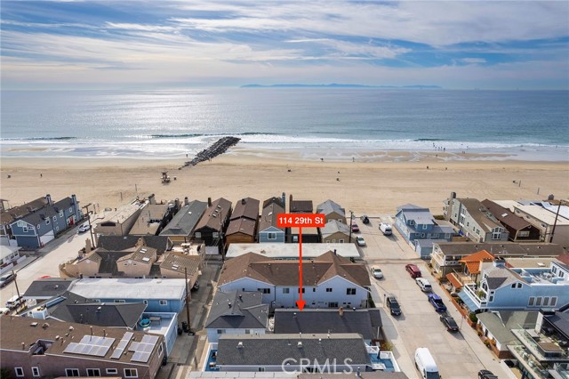 114 1/2 29TH, Newport Beach CA: https://media.crmls.org/medias/129eb4e1-7042-4ecb-a764-aa276d2a3e0f.jpg