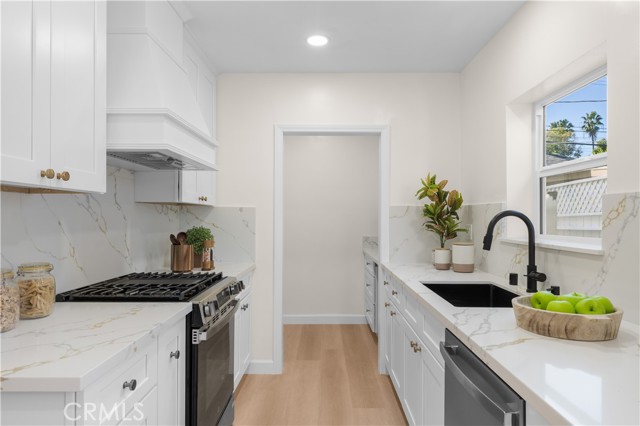 2759 South Barrington Avenue photo 9