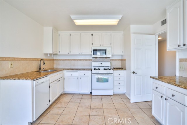 Detail Gallery Image 15 of 57 For 1071 Lakeview Ter, Azusa,  CA 91702 - 2 Beds | 2 Baths